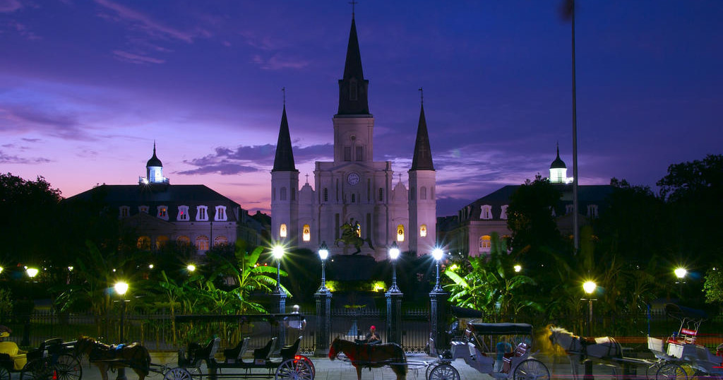 History & Haunts Carriage Tours Image 2 a view of Jackson Square at night